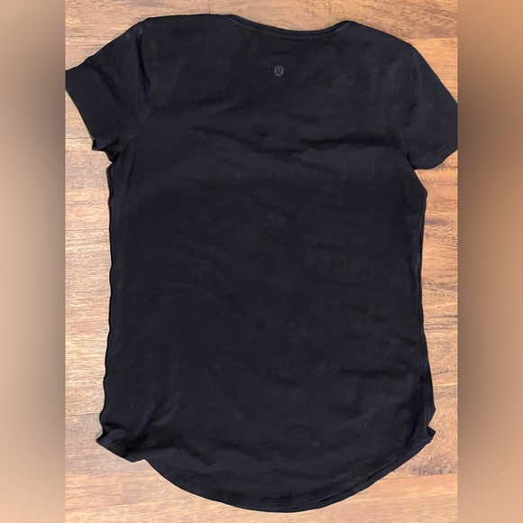 Black lululemon basic tee size M - Picture 2 of 2